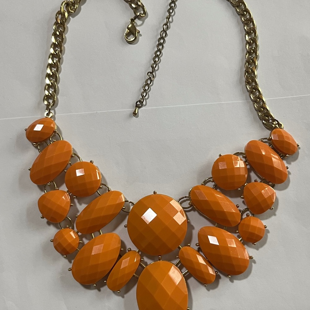 SELLING STATEMENT GOLD LINK & CHAIN NECKLACE COLOR MANDARIN/ORANGE PRE-OWNED